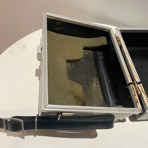 Vintage 60s Polaroid Model 20 "Swinger" Land Camera and Black Case - Picture 9 of 16